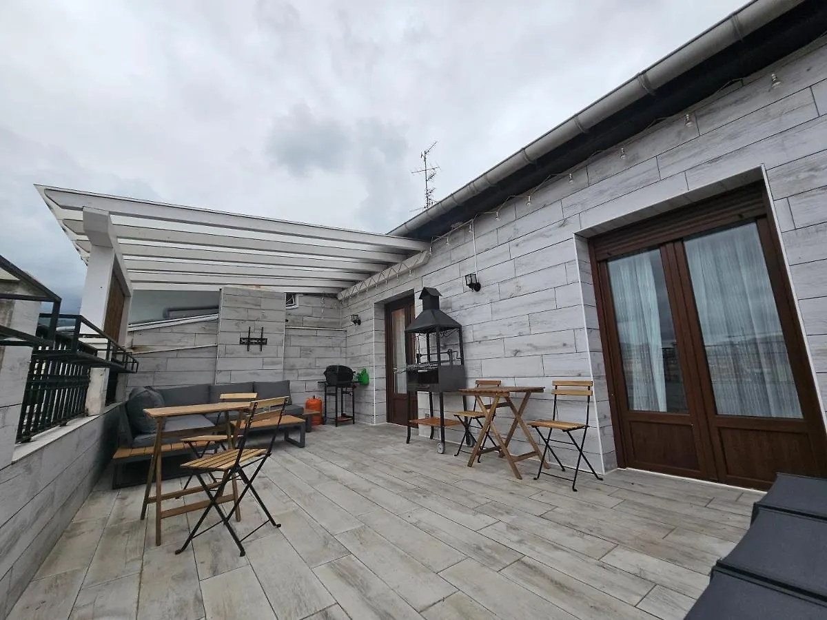 Habitacion En Atico Con Terraza En Bilbao Lejlighed 0*,  Spanien